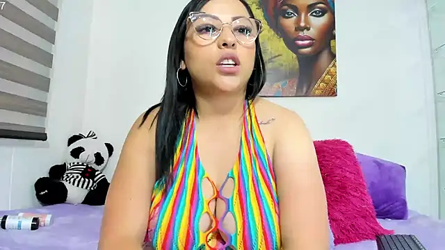 Snapshot of Emiily_88 chatting on February 11, 11:54 am Emiily 88 online show from February 11, 11:54 am