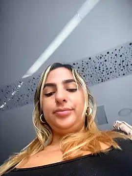 Snapshot of sammyqueenx21 chatting on July 17, 1:29 pm sammyqueenx21 online show from July 17, 1:29 pm