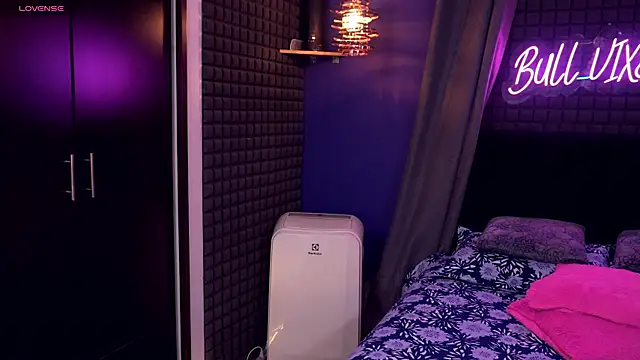 bull vixen2001 online show from December 20, 10:06 pm