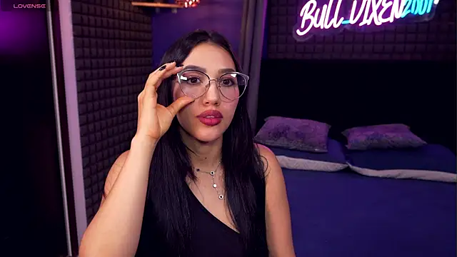 bull vixen2001 online show from April 18, 11:27 pm