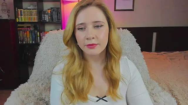 Snapshot of Lav_Tender chatting on September 18, 9:50 pm Lav Tender online show from September 18, 9:50 pm