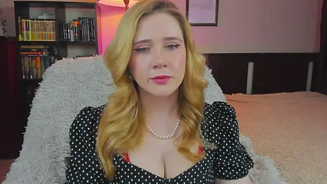 Snapshot of Lav_Tender chatting on September 28, 9:42 pm Lav Tender online show from September 28, 9:42 pm