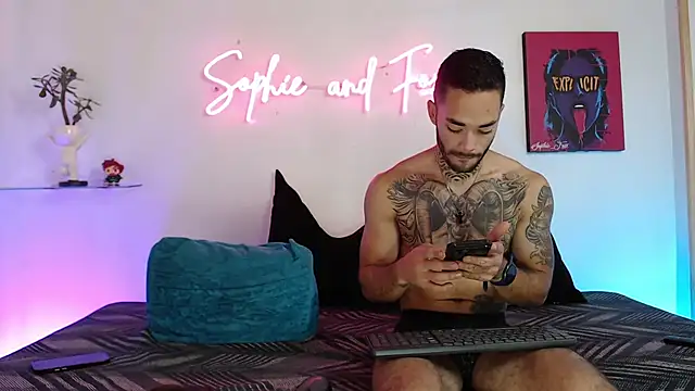 Snapshot of SophieFoxx17 chatting on September 13, 1:16 am SophieFoxx17 online show from September 13, 1:16 am