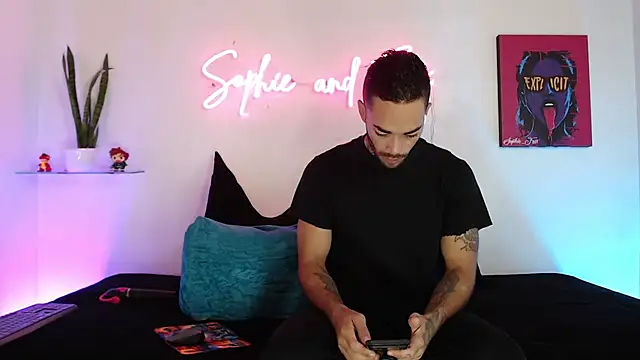 Snapshot of SophieFoxx17 chatting on October 15, 12:16 pm SophieFoxx17 online show from October 15, 12:16 pm