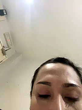 Snapshot of Sanieku chatting on January 8, 12:57 am Sanieku online show from January 8, 12:57 am