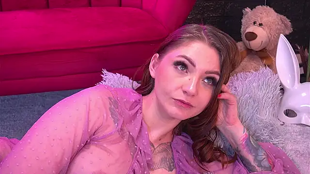 Snapshot of ScarlettQuate chatting on December 17, 12:01 am ScarlettQuate online show from December 17, 12:01 am