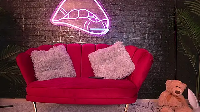 Snapshot of ScarlettQuate chatting on December 23, 5:54 pm ScarlettQuate online show from December 23, 5:54 pm