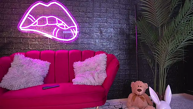 Snapshot of ScarlettQuate chatting on January 17, 6:02 pm ScarlettQuate online show from January 17, 6:02 pm