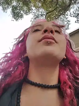  Laary online show from December 21, 8:49 pm