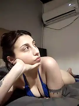 Snapshot of camilabunnyxxx chatting on January 15, 3:22 am camilabunnyxxx online show from January 15, 3:22 am