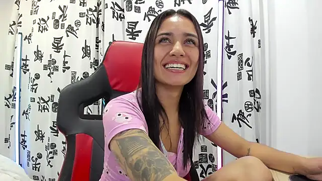 Snapshot of Dalia_D chatting on March 6, 2:30 am Dalia D online show from March 6, 2:30 am