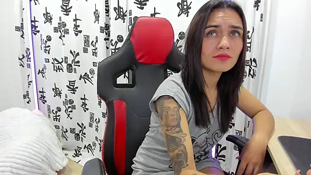 Snapshot of Dalia_D chatting on March 7, 1:42 am Dalia D online show from March 7, 1:42 am