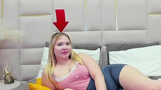 LunaHouston online show from March 12, 1:25 am