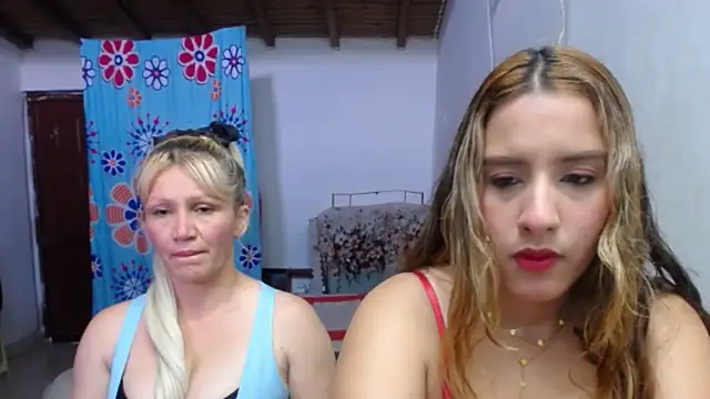 Snapshot of Nicolle_Milf chatting on October 10, 6:40 pm Nicolle Milf online show from October 10, 6:40 pm