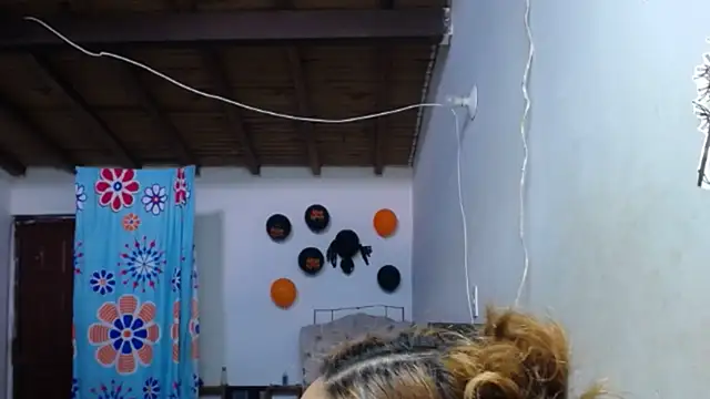 Snapshot of Nicolle_Milf chatting on October 31, 6:31 pm Nicolle Milf online show from October 31, 6:31 pm