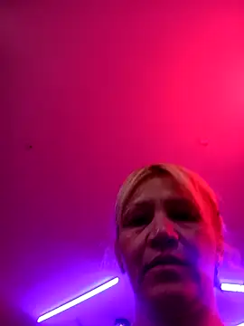 Snapshot of Nicolle_Milf chatting on November 13, 6:18 pm Nicolle Milf online show from November 13, 6:18 pm