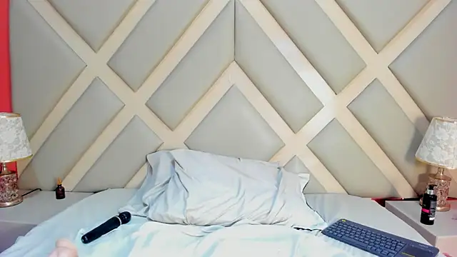 Snapshot of SSCARLETH_ chatting on December 12, 2:22 pm SSCARLETH  online show from December 12, 2:22 pm