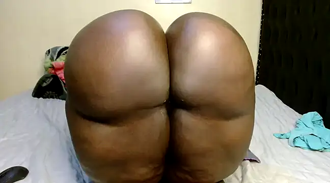 Snapshot of Toomuchbooty33 chatting on December 3, 10:40 pm Toomuchbooty33 online show from December 3, 10:40 pm