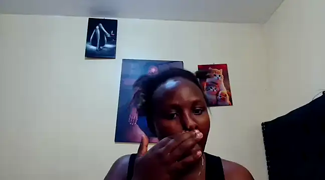 Snapshot of Toomuchbooty33 chatting on February 6, 4:36 pm Toomuchbooty33 online show from February 6, 4:36 pm