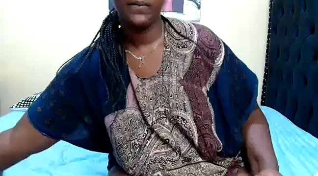 Snapshot of Toomuchbooty33 chatting on February 12, 9:01 pm Toomuchbooty33 online show from February 12, 9:01 pm