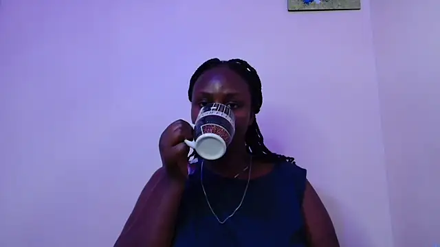 Snapshot of Toomuchbooty33 chatting on September 19, 10:16 am Toomuchbooty33 online show from September 19, 10:16 am