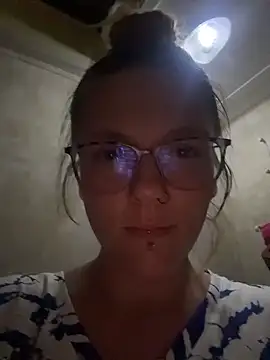 misskalicakes online show from June 10, 2:56 am