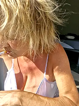 Snapshot of phryna@xh chatting on July 18, 4:11 pm phrynaxh online show from July 18, 4:11 pm