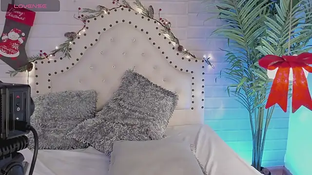 Snapshot of _Eurekaa_ chatting on December 13, 11:39 pm Eurekaa online show from December 13, 11:39 pm