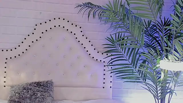 Snapshot of _Eurekaa_ chatting on February 21, 9:00 pm Eurekaa online show from February 21, 9:00 pm