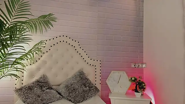 Snapshot of _Eurekaa_ chatting on February 27, 10:53 pm Eurekaa online show from February 27, 10:53 pm