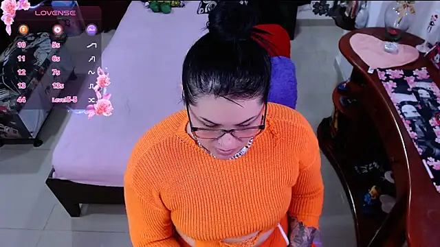 lufek23 online show from March 3, 1:21 am