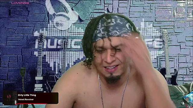 Snapshot of chino_roz chatting on February 1, 3:18 pm chino roz online show from February 1, 3:18 pm