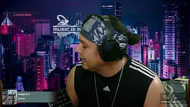 Snapshot of chino_roz chatting on February 25, 3:05 pm chino roz online show from February 25, 3:05 pm