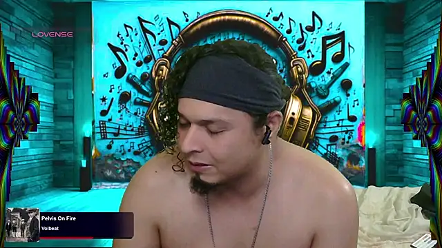 Snapshot of chino_roz chatting on March 13, 3:39 pm chino roz online show from March 13, 3:39 pm