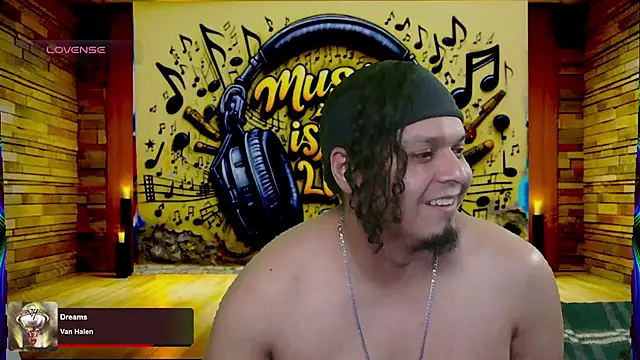 Snapshot of chino_roz chatting on March 19, 11:25 pm chino roz online show from March 19, 11:25 pm