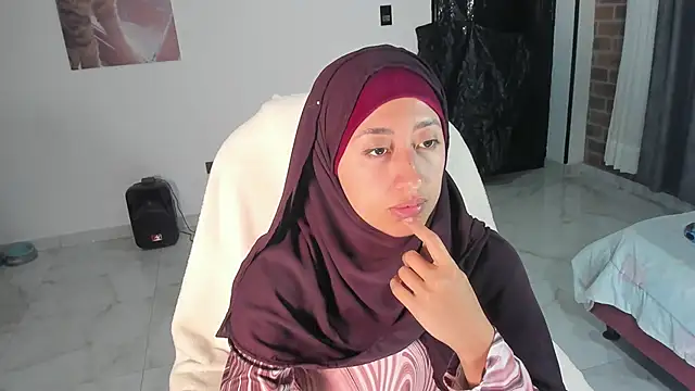 adila anich online show from January 9, 12:35 am