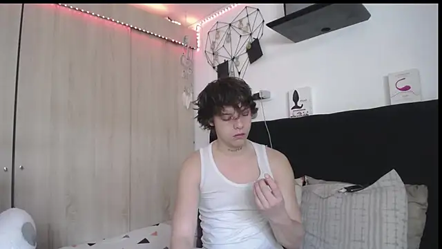 Santiago kiler online show from April 18, 1:04 pm