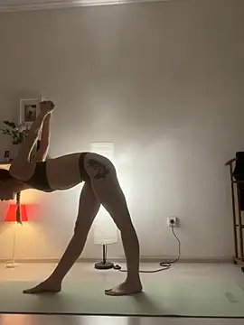 LeyaJohnson online show from January 28, 6:07 pm