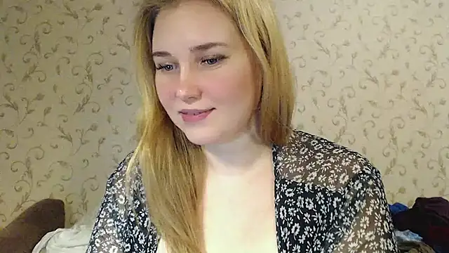 Snapshot of mmmPinUpGirl chatting on January 18, 10:39 pm mmmPinUpGirl online show from January 18, 10:39 pm