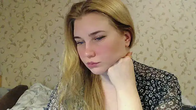 Snapshot of mmmPinUpGirl chatting on March 1, 8:31 pm mmmPinUpGirl online show from March 1, 8:31 pm