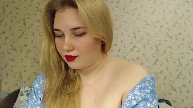 Snapshot of mmmPinUpGirl chatting on March 2, 10:48 pm mmmPinUpGirl online show from March 2, 10:48 pm