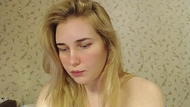Snapshot of mmmPinUpGirl chatting on September 15, 6:52 pm mmmPinUpGirl online show from September 15, 6:52 pm