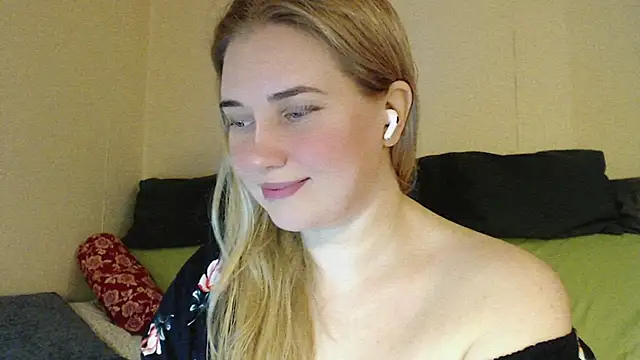 Snapshot of mmmPinUpGirl chatting on October 28, 6:21 pm mmmPinUpGirl online show from October 28, 6:21 pm