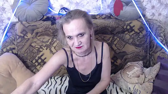 Snapshot of MissBekker chatting on October 2, 11:45 pm MissBekker online show from October 2, 11:45 pm