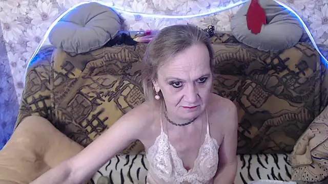 Snapshot of MissBekker chatting on November 17, 9:20 pm MissBekker online show from November 17, 9:20 pm