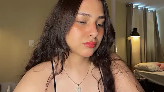 xSelena online show from February 22, 8:40 pm