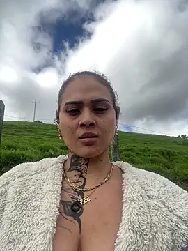 ohyesly  online show from January 7, 2:08 pm