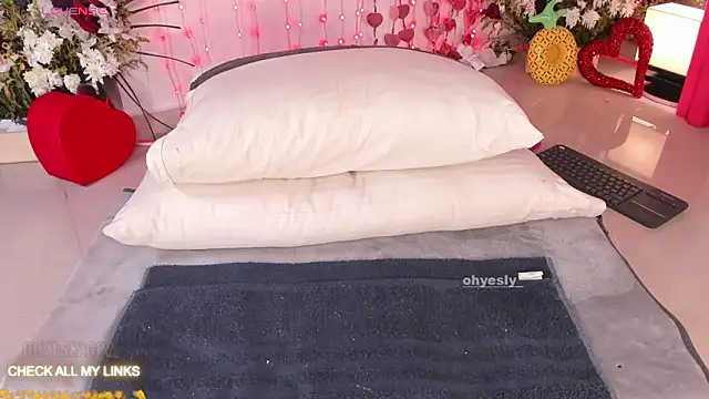 ohyesly  online show from February 21, 10:05 am