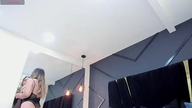 princesaparis online show from March 13, 5:19 pm