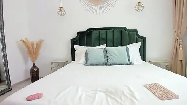 xLorenna online show from March 27, 10:37 am